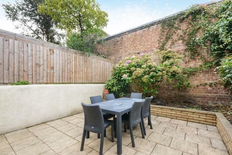 Room Glycena Road in Greater London