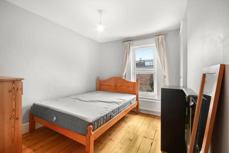 Room Glycena Road in Greater London