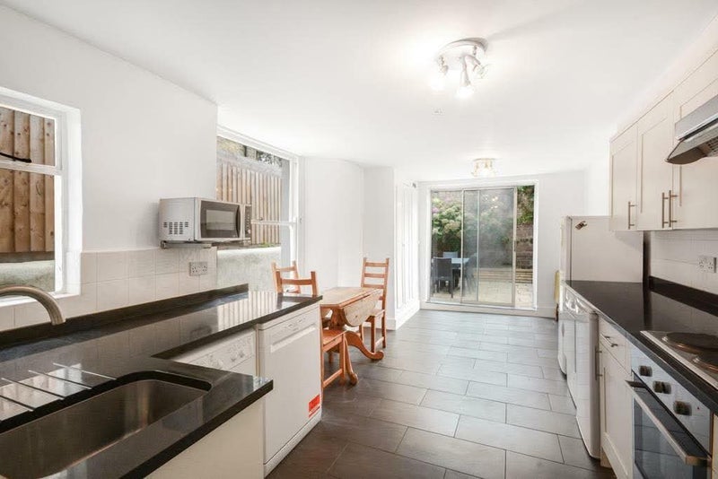 Room Glycena Road in Greater London