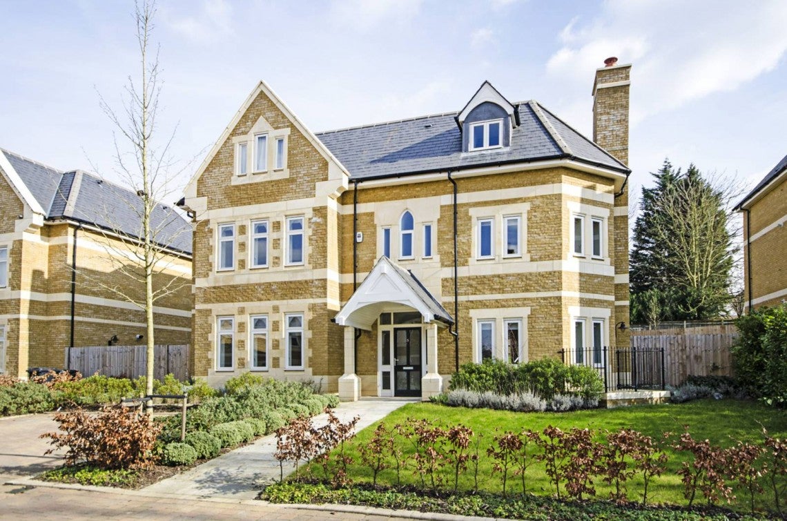 House Princes Park Avenue in Greater London