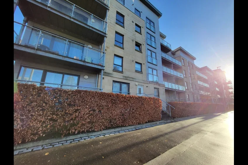 Flat Abbey Place in Paisley