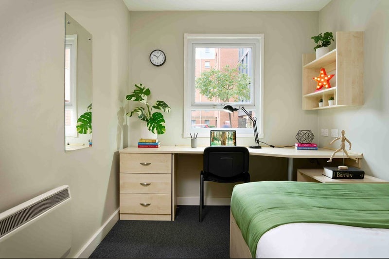 Room Raglan Street in Coventry