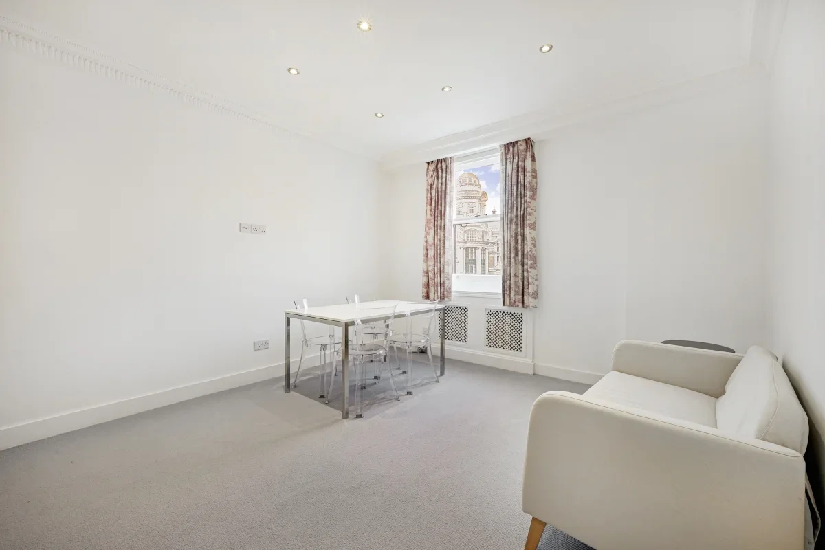 Flat Egerton Crescent in Greater London