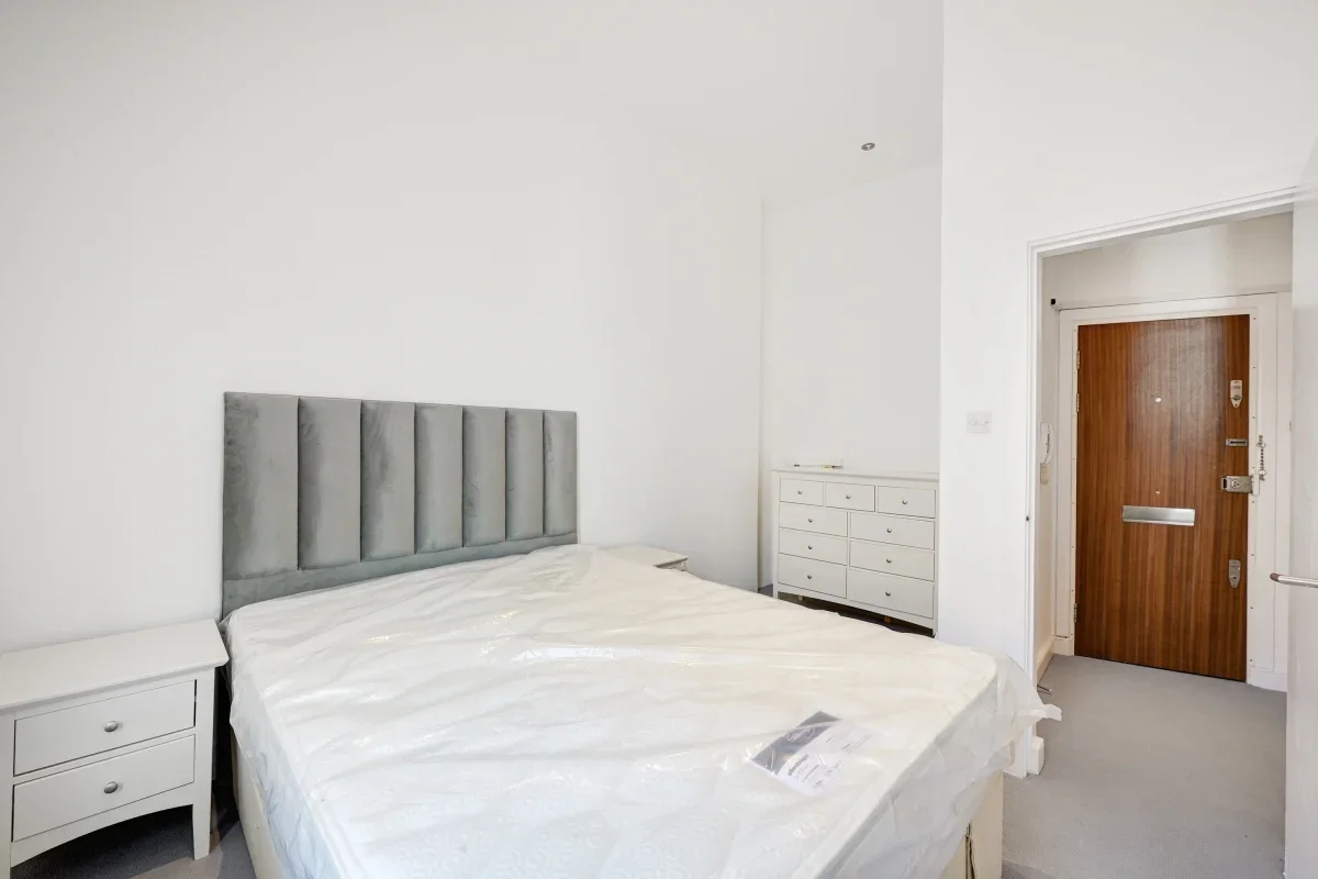 Flat Egerton Crescent in Greater London