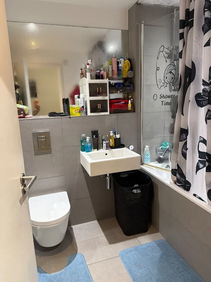 Flat Lansdowne Road in Greater London