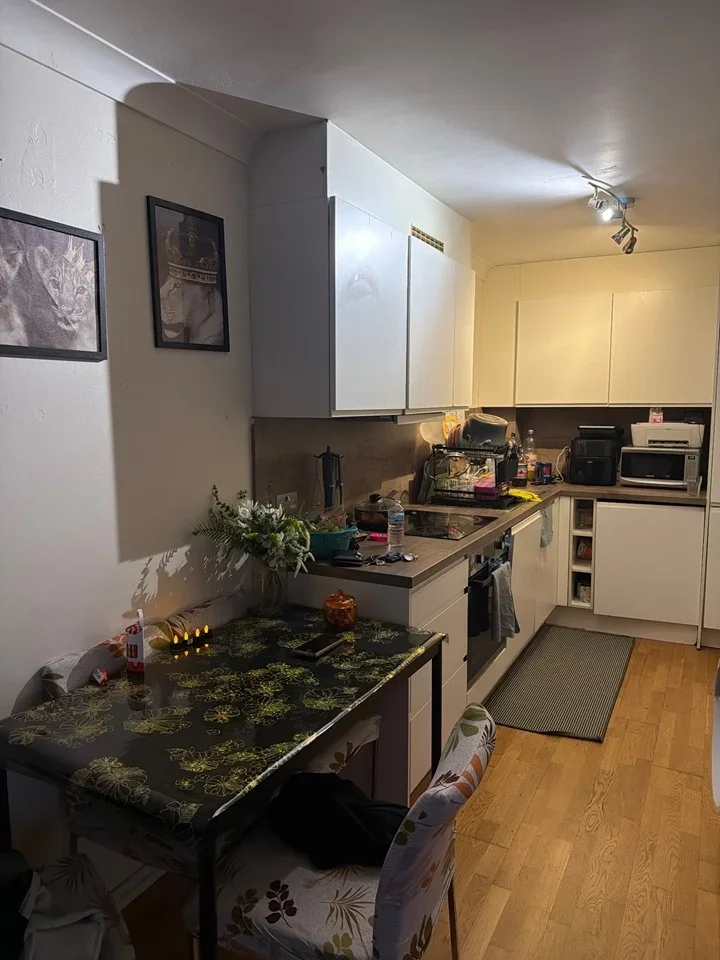 Flat Lansdowne Road in Greater London