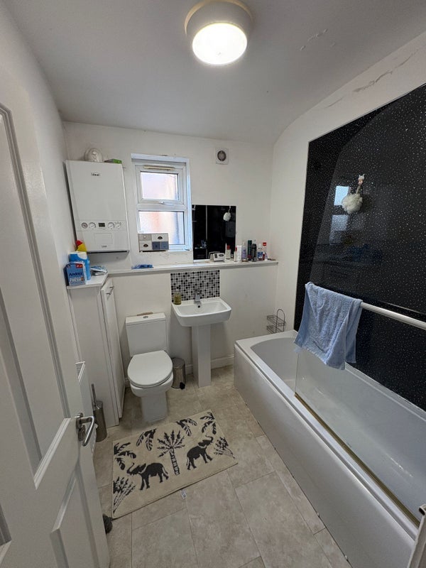 Room Wilmslow Road in Manchester