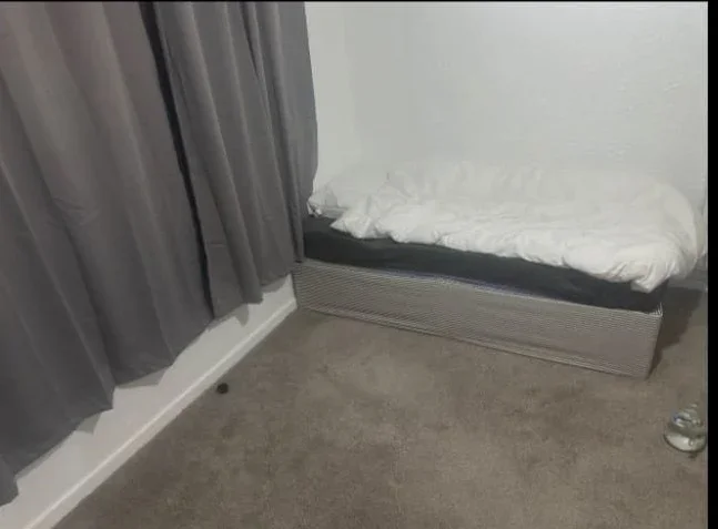 Room Larch Crescent in Greater London