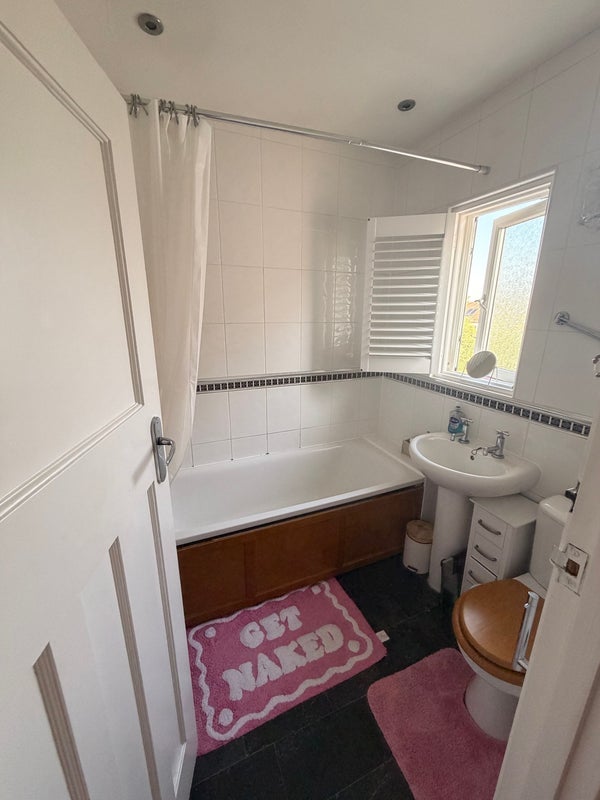 Room Pentland Avenue in Chelmsford
