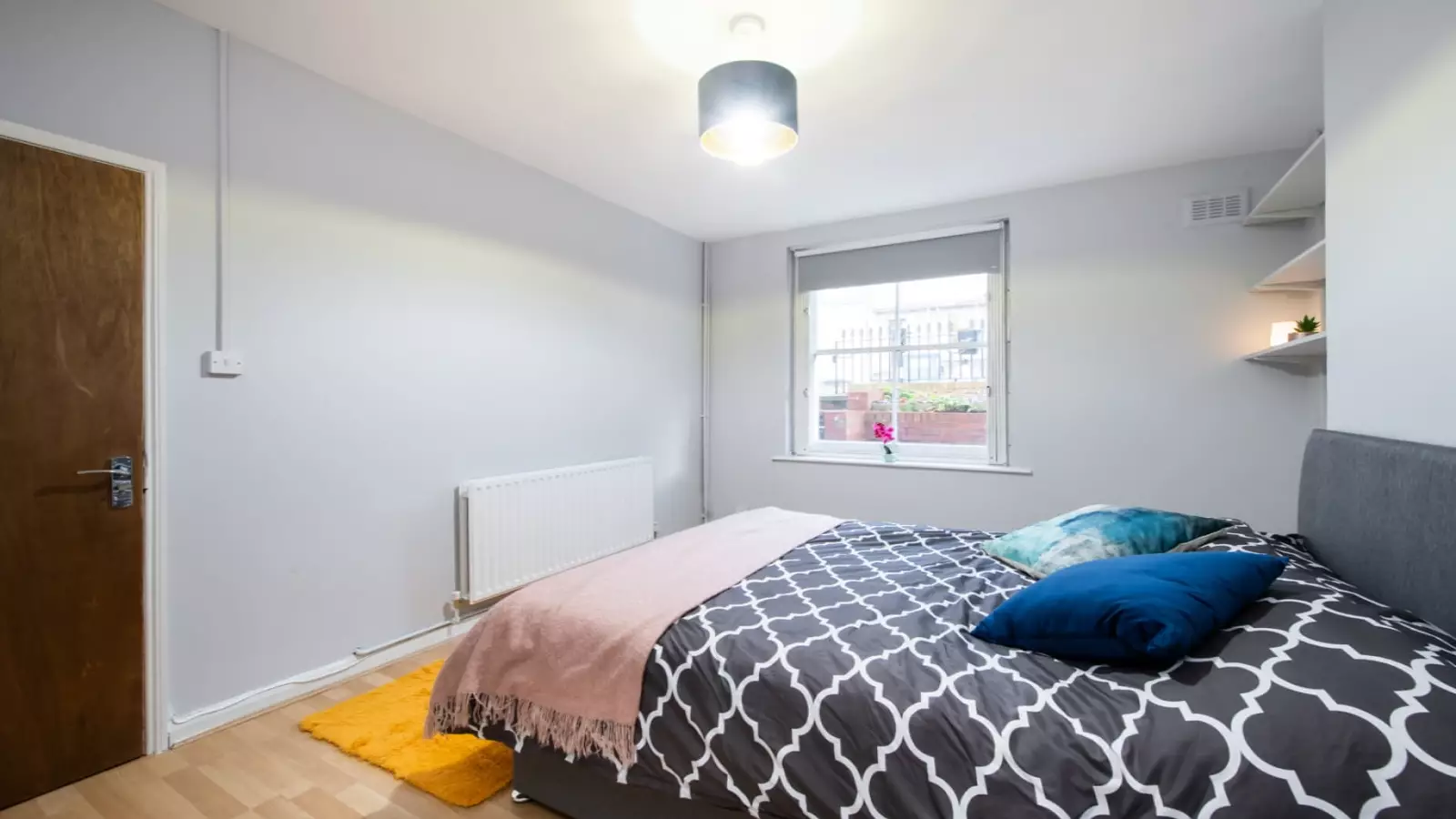 Room Burnley Road in Greater London