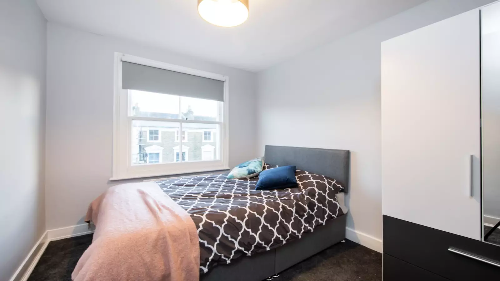 Room Burnley Road in Greater London