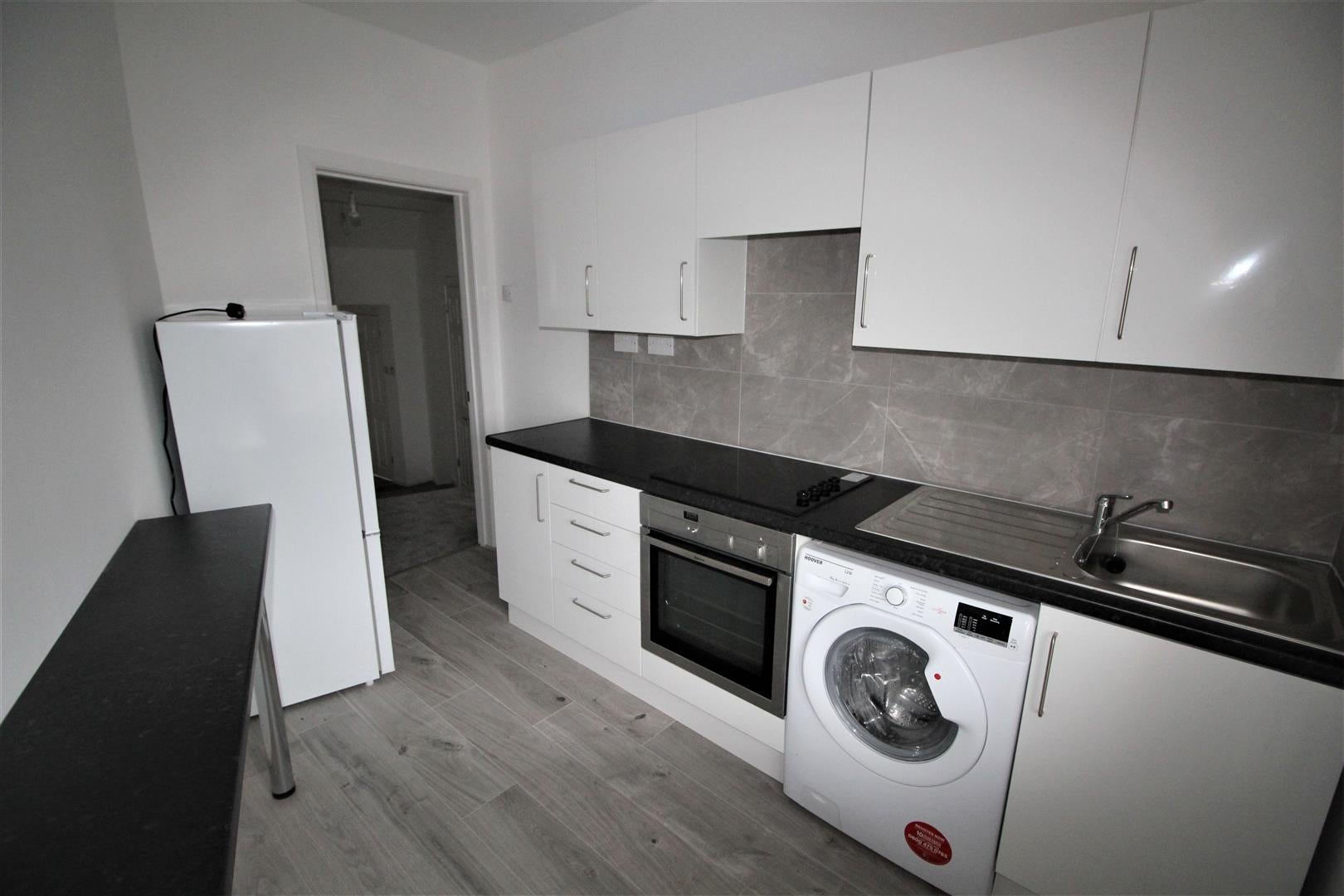Flat Brockenhurst Gardens in Greater London