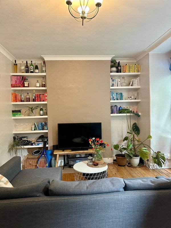 Flat Clovelly Road in Greater London
