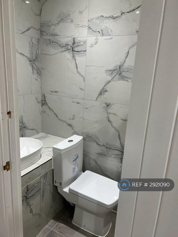 Flat Halsway in Greater London