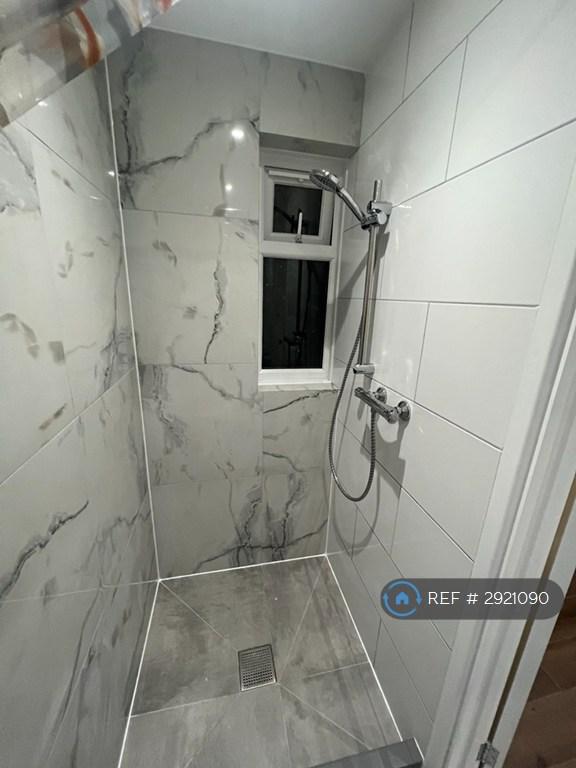 Flat Halsway in Greater London