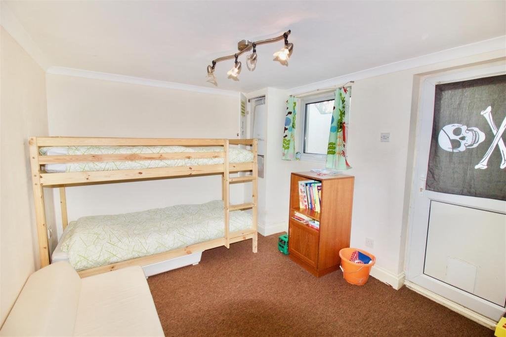 Flat Athelstan Road in Thanet