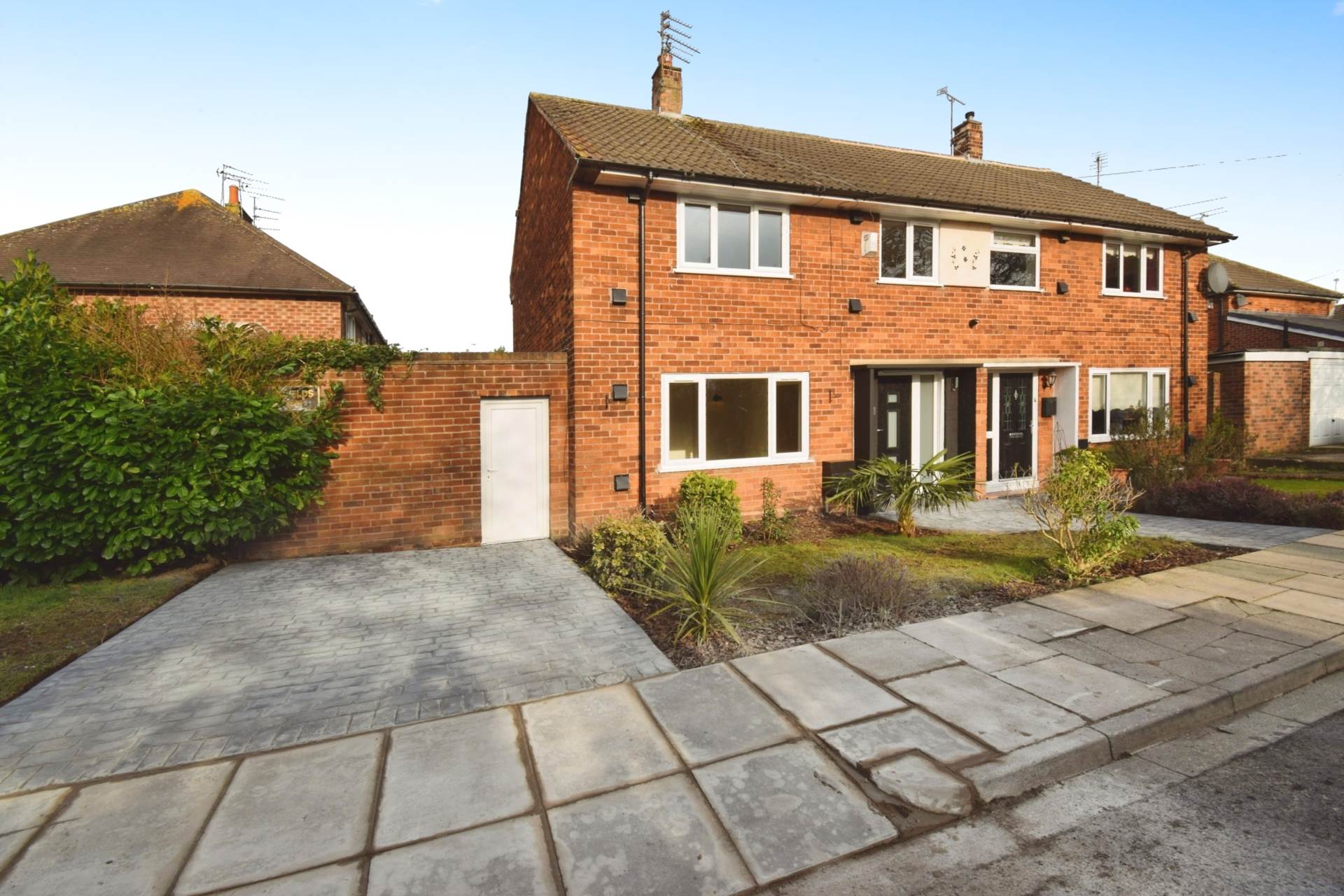 House Lowfields Avenue in Eastham Village