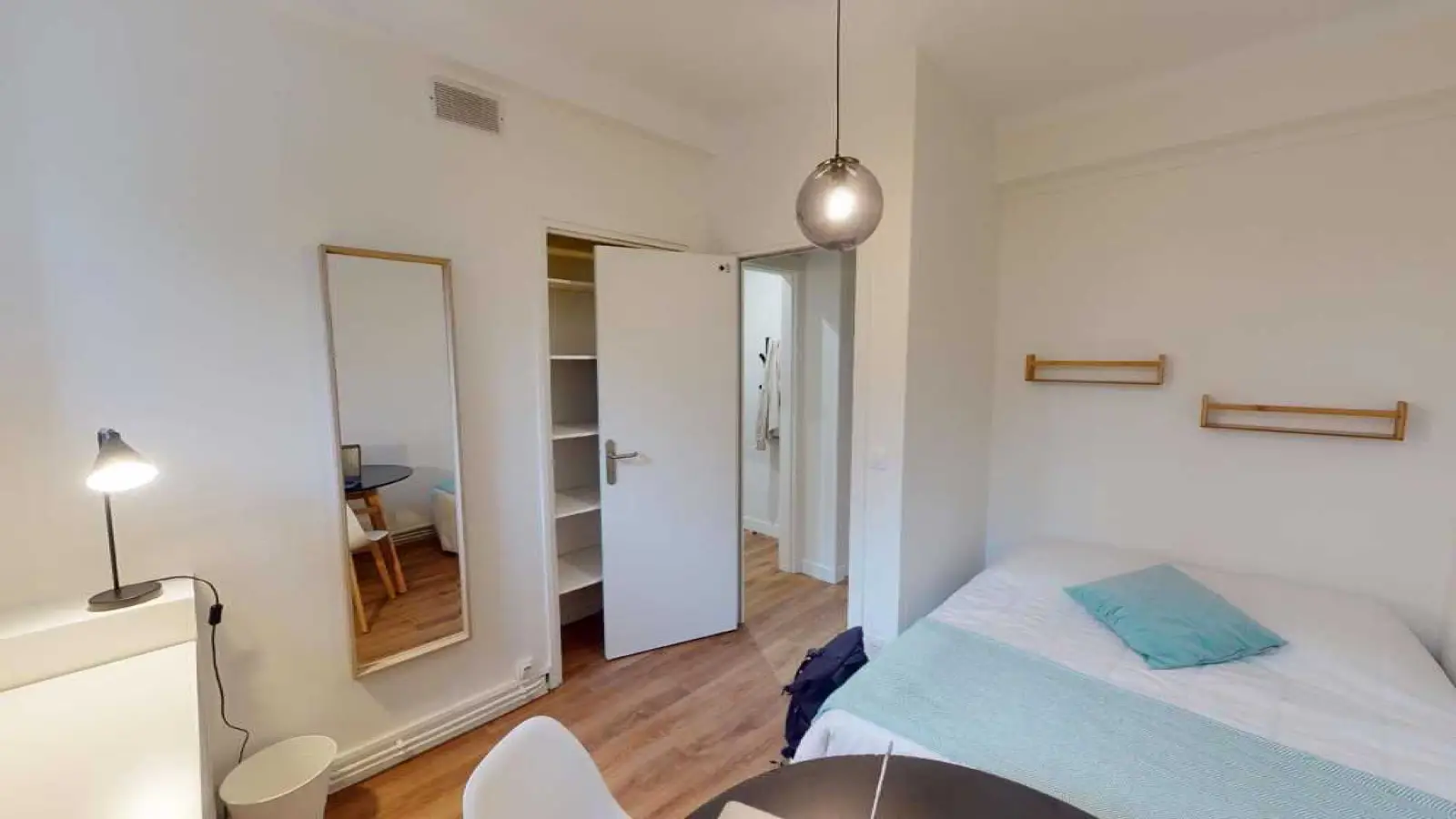 Flat Rue de la Crèche in Paris