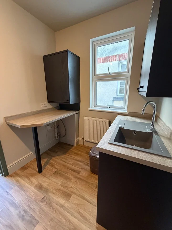Flat Purbeck Road in Chatham