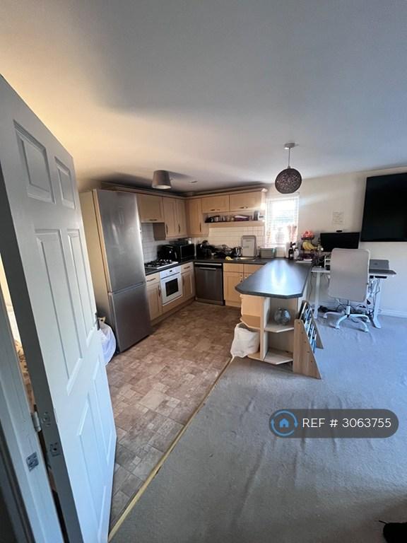 Room Capstan Drive in Greater London