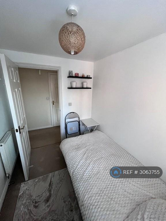 Room Capstan Drive in Greater London