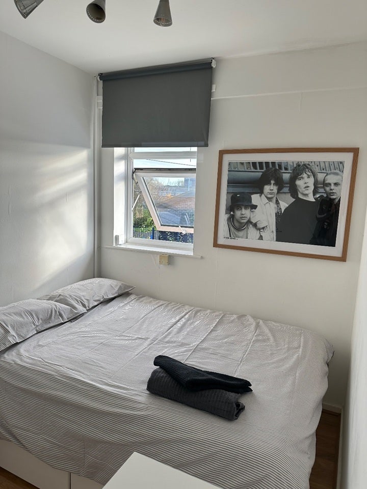 Room Teignmouth Avenue in Manchester