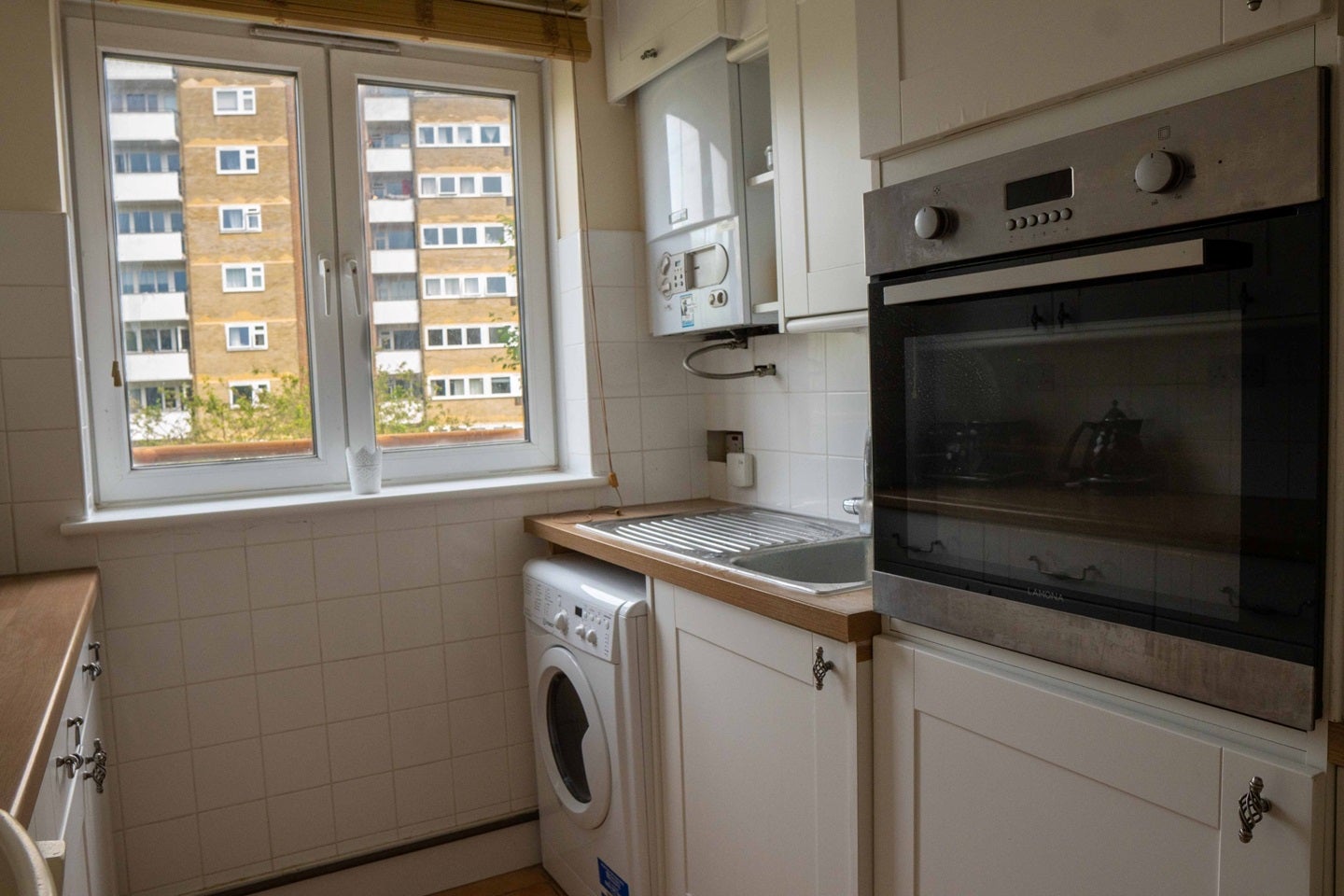 Room Southwark Park Road in Greater London