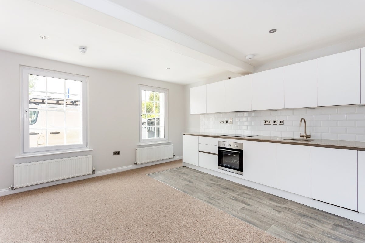 Flat Five Alls Court in Marlborough