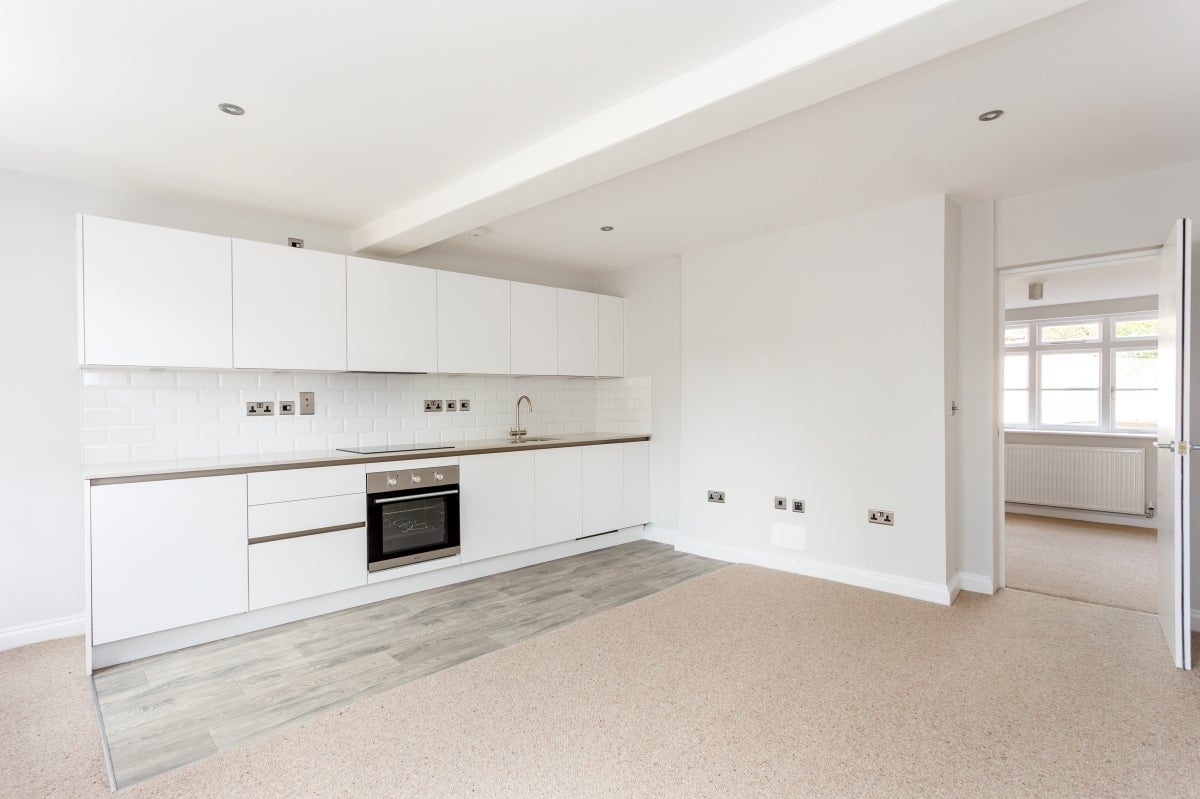 Flat Five Alls Court in Marlborough