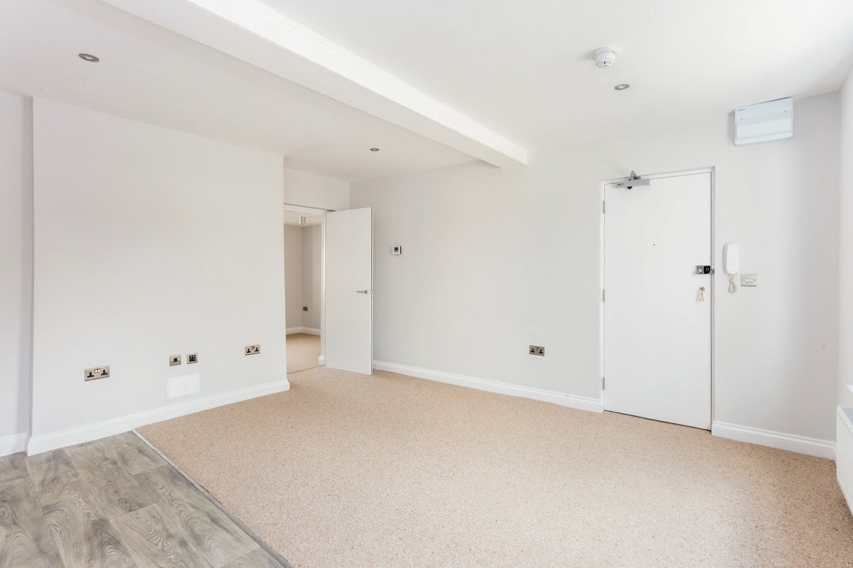 Flat Five Alls Court in Marlborough