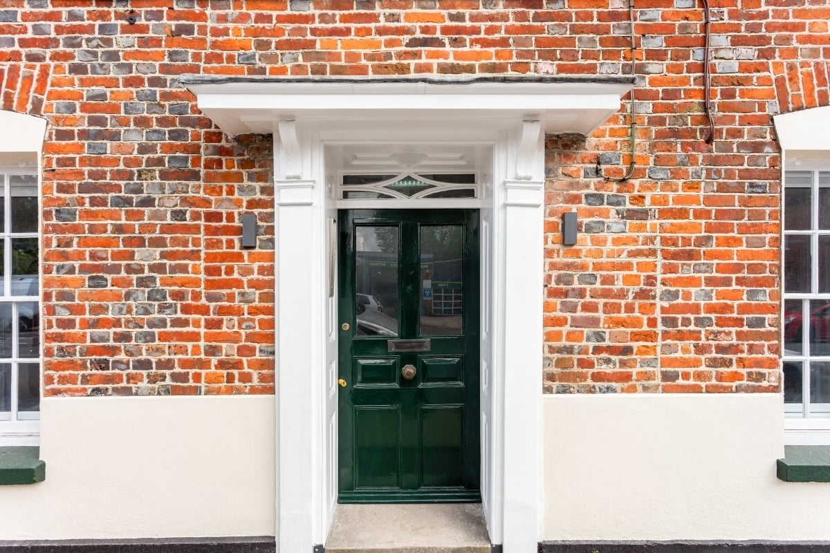 Flat Five Alls Court in Marlborough