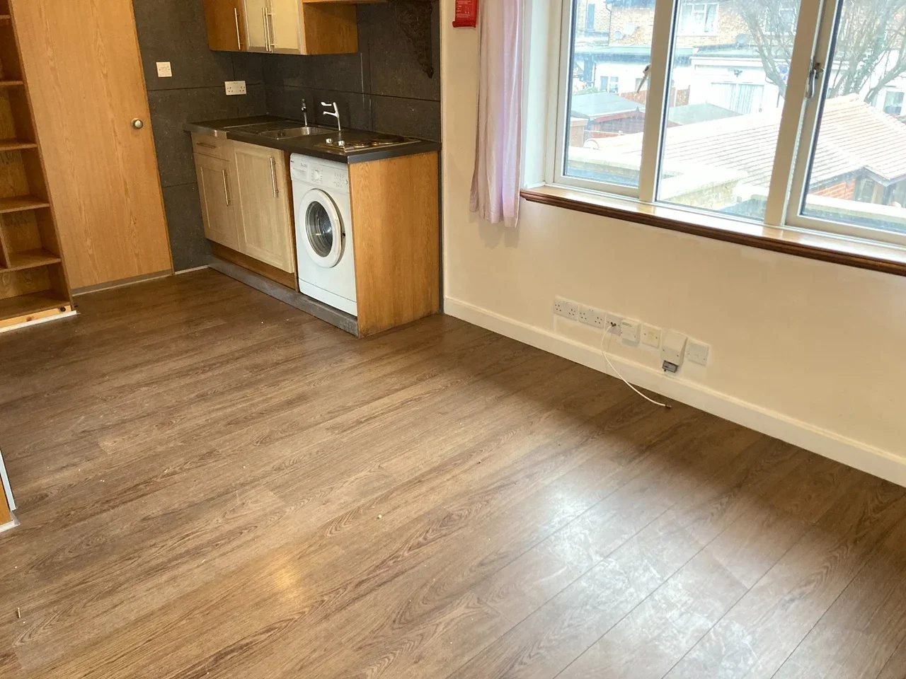 Flat Gunnersbury Crescent in Greater London