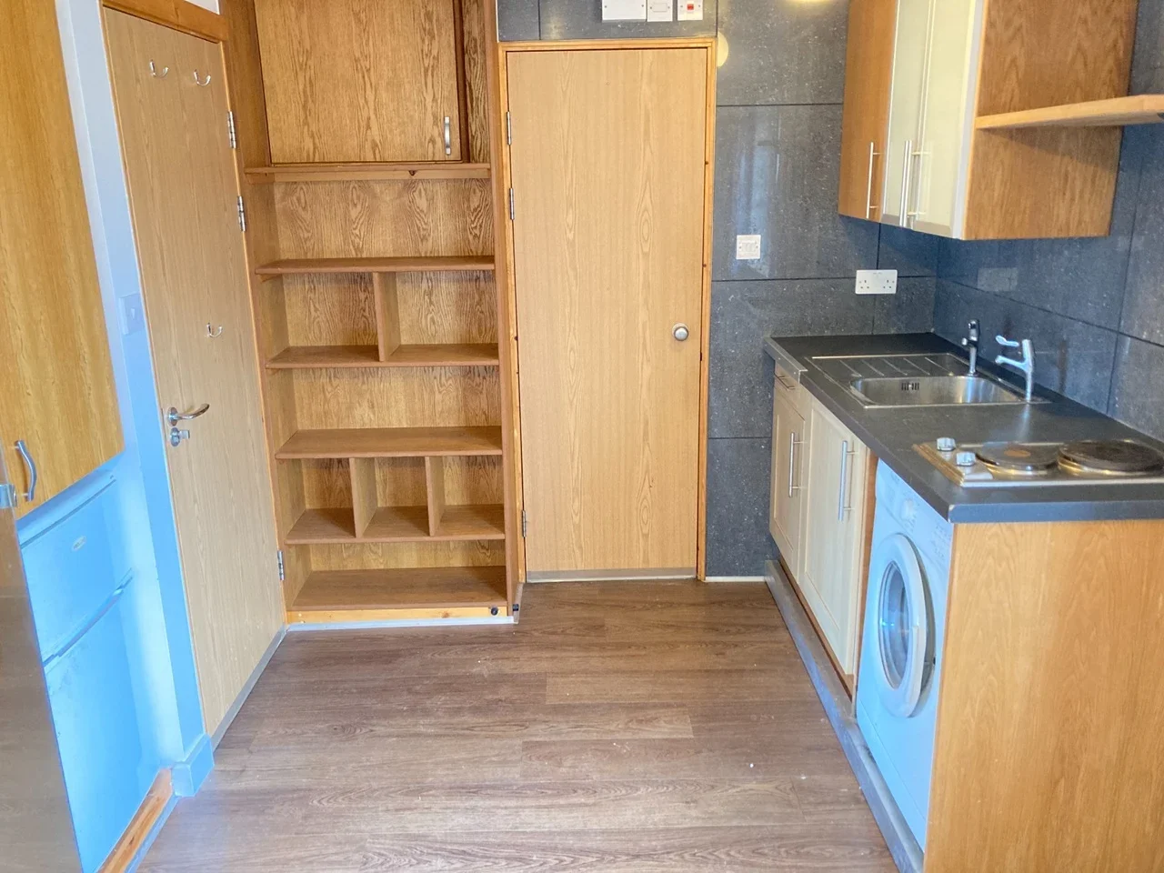 Flat Gunnersbury Crescent in Greater London