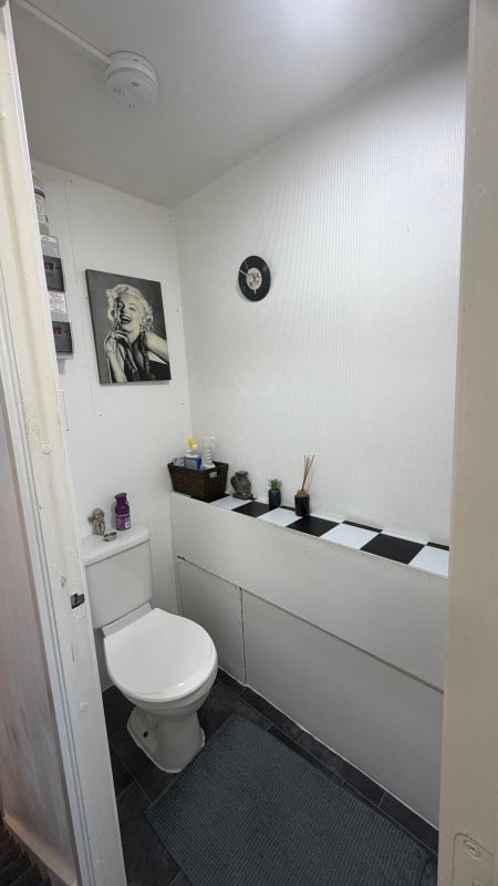 Room Bakersfield in Greater London