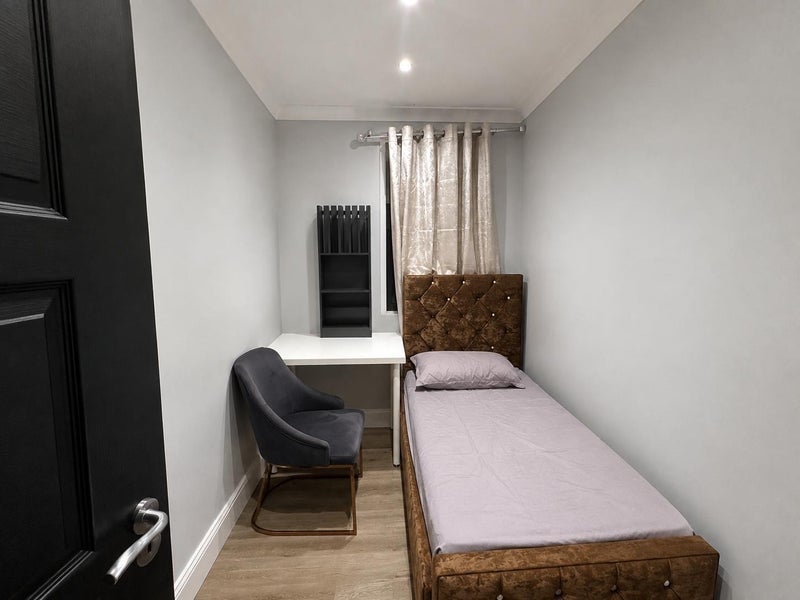 Room Whyteville Road in Greater London