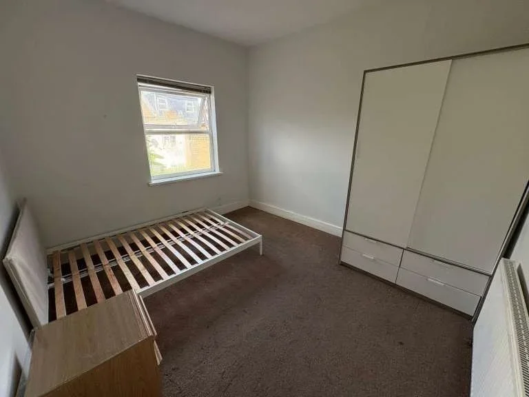 Room Ham Park Road in Greater London