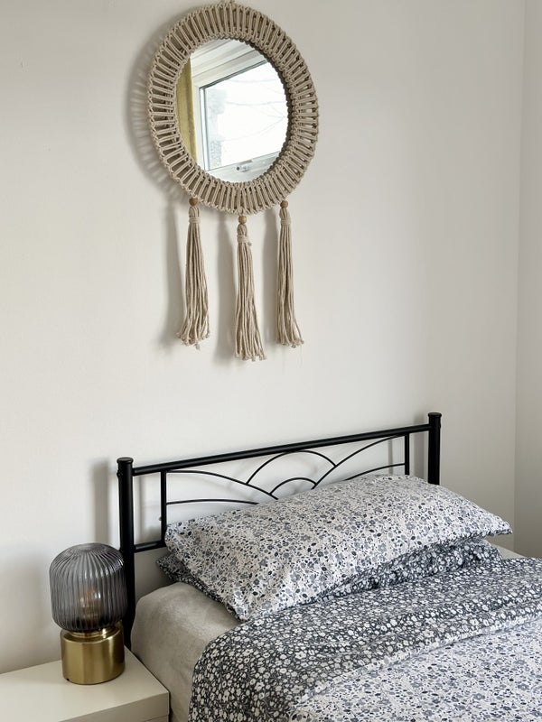 Room Hollington Road in Greater London