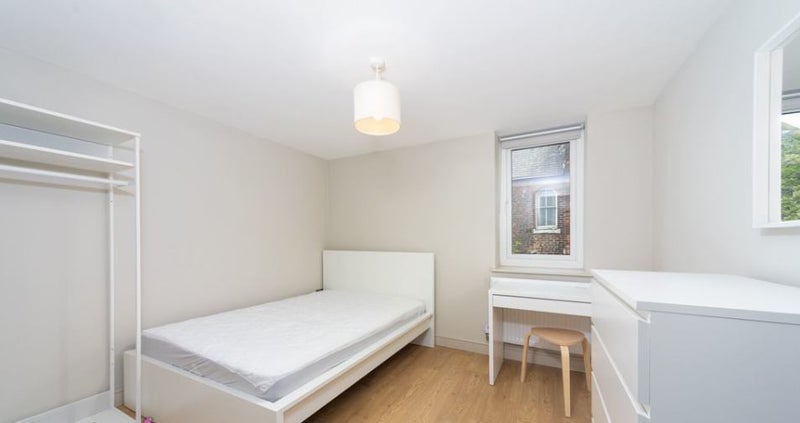 Room Swinton Grove in Manchester