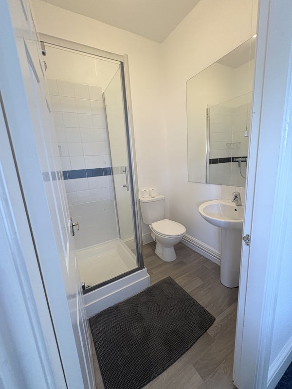 Room Stratford Road in Shirley