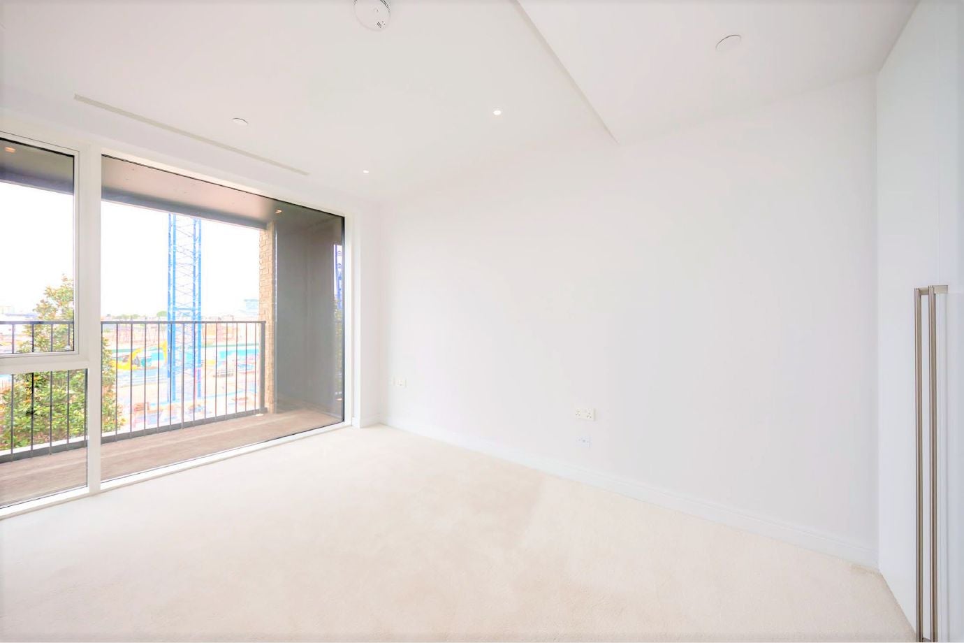 Flat Thurstan Street in Greater London