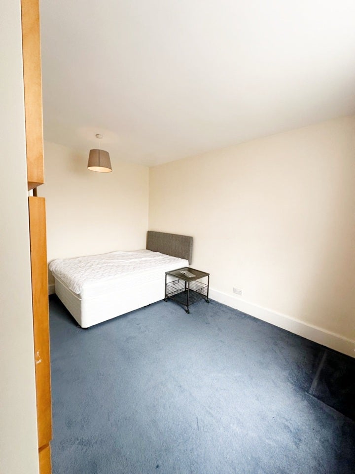 Room Osward Road in Greater London