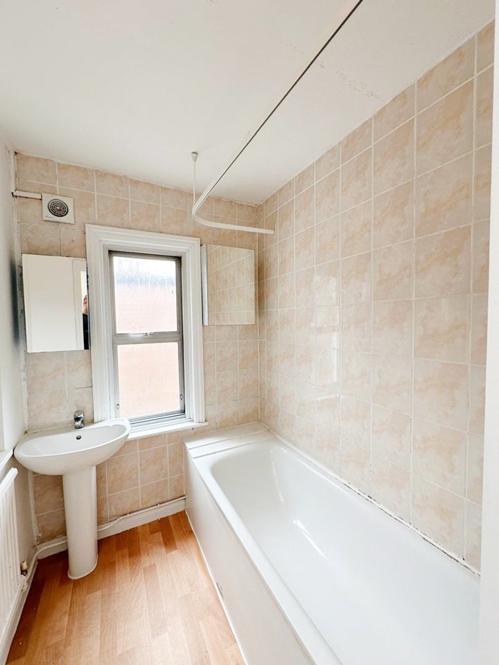Room Osward Road in Greater London