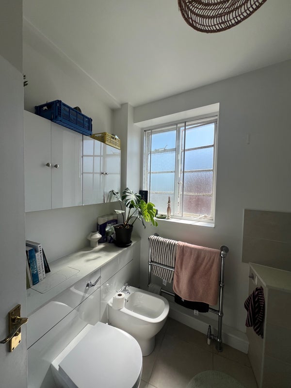 Room College Crescent in Greater London