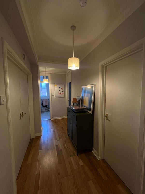 Room College Crescent in Greater London