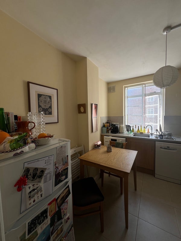 Room College Crescent in Greater London