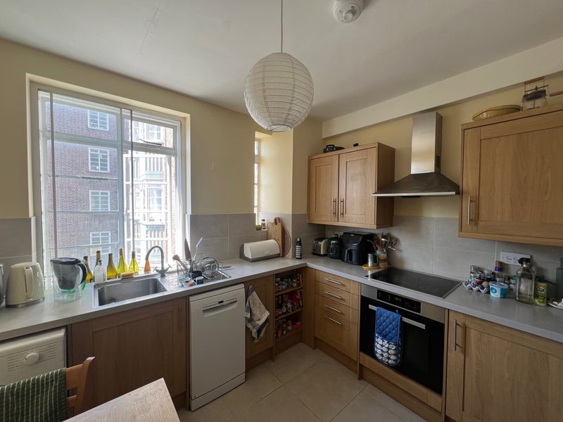 Room College Crescent in Greater London