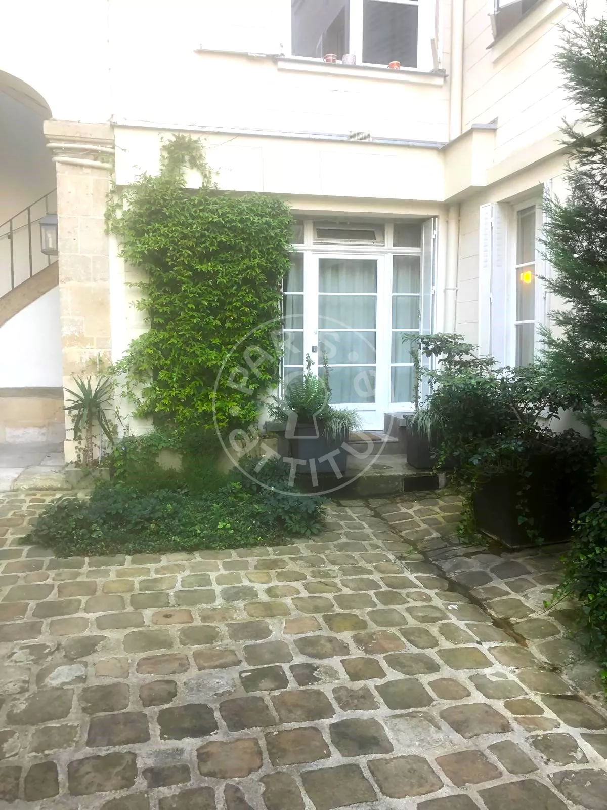 Flat Rue Séguier in Paris