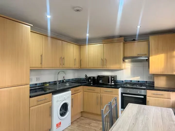 Flat Whitechapel Road in Greater London