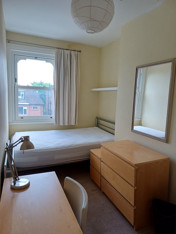 Room Chiswick Lane in Greater London