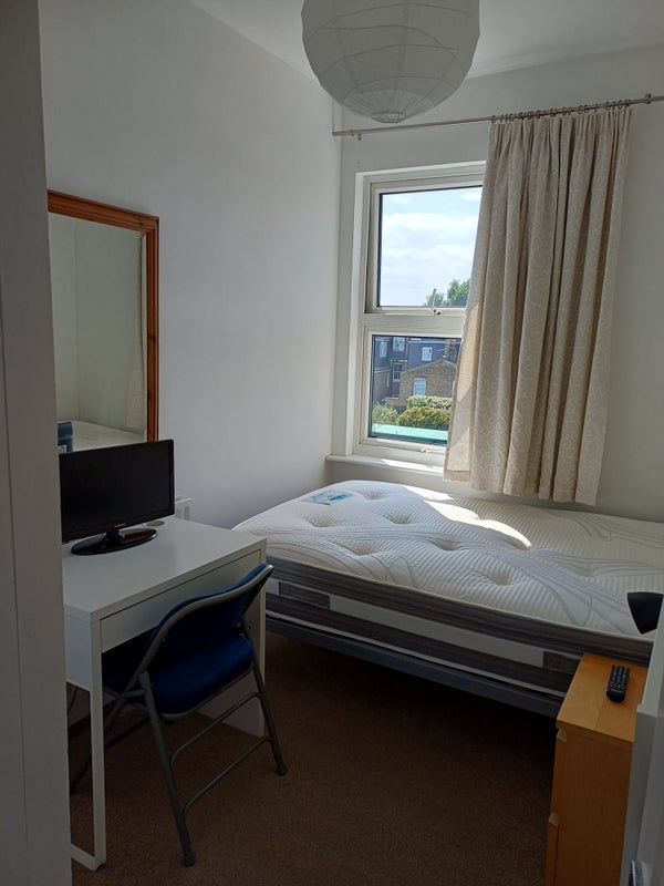 Room Chiswick Lane in Greater London